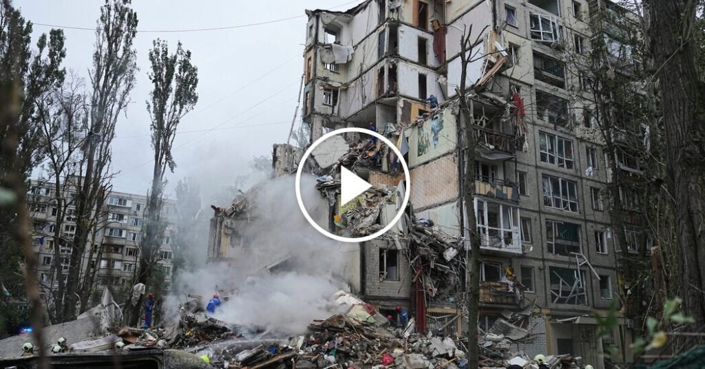 Los drones y misiles rusos golpean a Kyiv