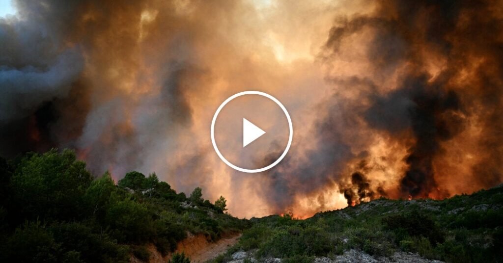 Francia lucha por contener el fuego más grande en décadas Francia lucha por contener el fuego más grande en décadas