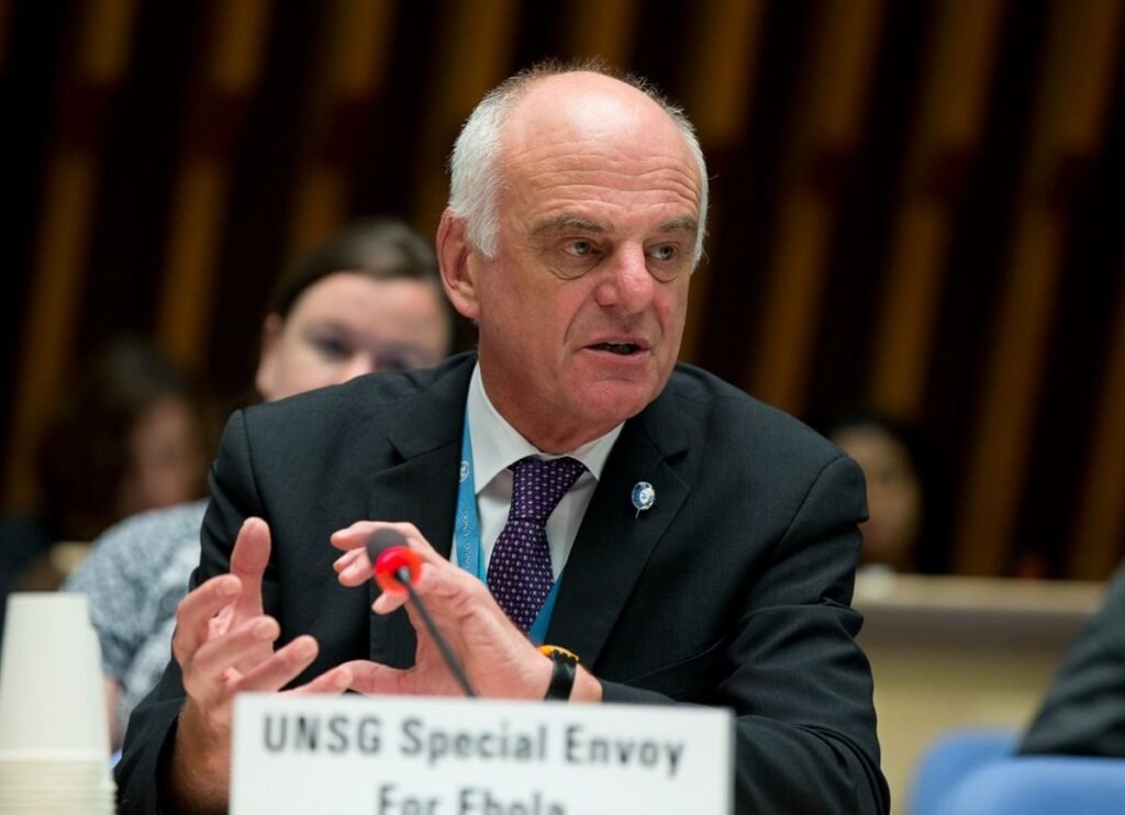 Rendir homenaje a David Nabarro