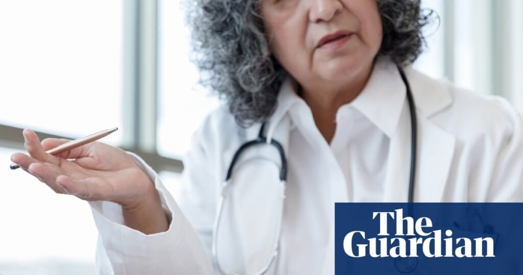 A los pacientes les gusta un médico con una bata blanca, pero a menudo confunden las mujeres médicas con enfermeras | Doctores