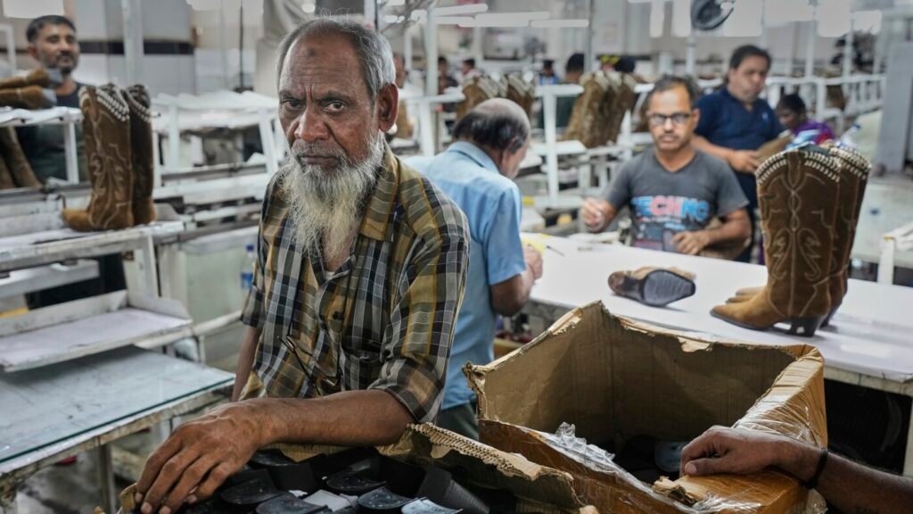 Los aranceles de EE. UU. Entran en vigencia en la India, amenazando $ 48.2B en exportaciones: NPR