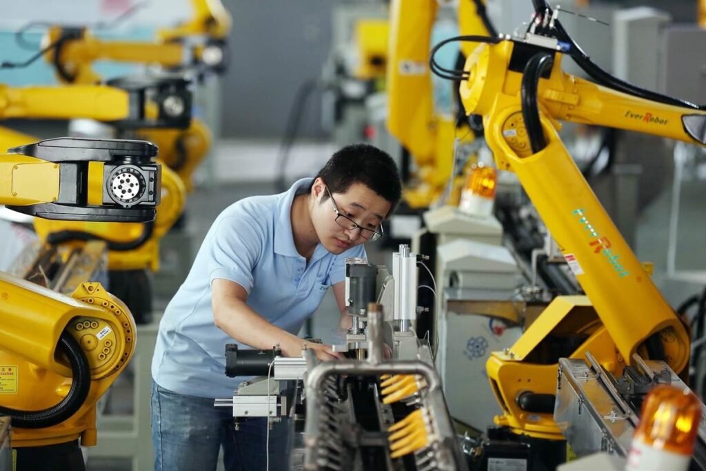 Los beneficios de las industriales chinas moderan su caída al 1.7% hasta julio