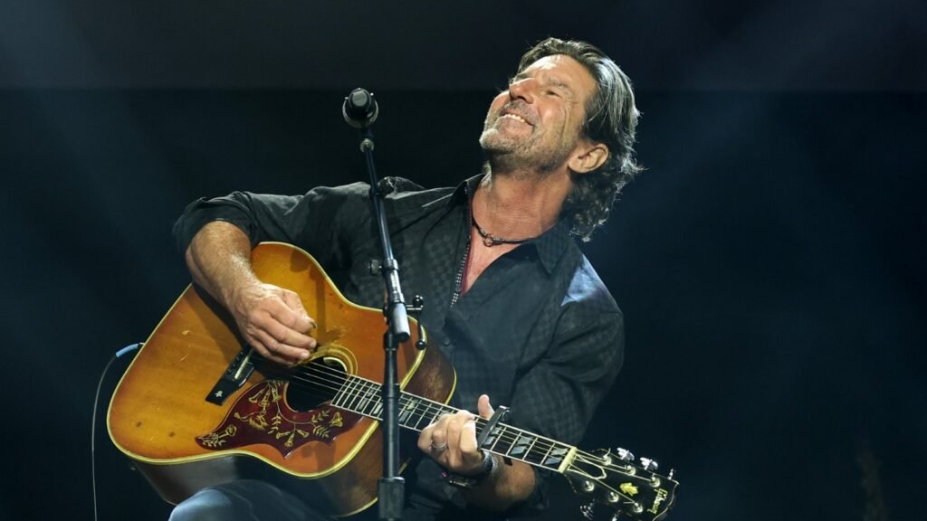 Brett James, escritor de 'Jesús, Take the Wheel', muerto a los 57 años en accidente aéreo