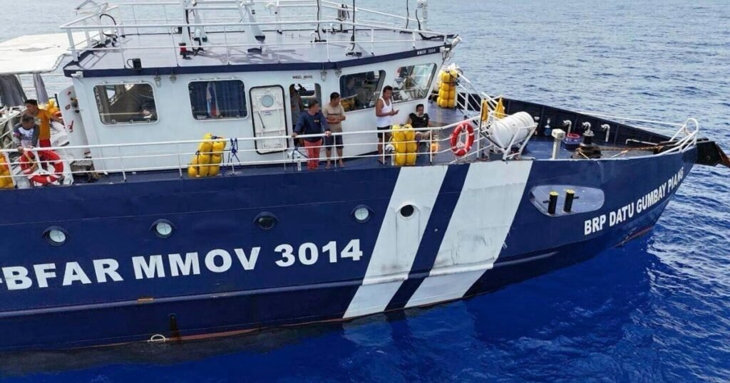 China acusa a Filipinas de colisión de barcos cerca de disputado en disputado en el Mar del Sur de China