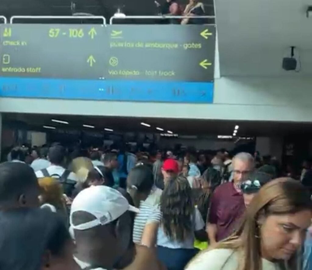 Falla Eléctrica Causa Caos en el Aeropuerto de las Américas Falla eléctrica causa caos en el Aeropuerto Internacional de Las Américas