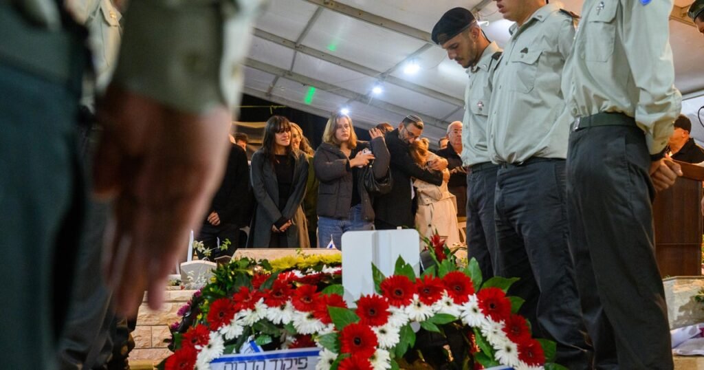 Mientras el alto el fuego en Gaza depende de la devolución de los restos, Waltz dice que Estados Unidos ayudará a encontrar a los desaparecidos, incluidos los estadounidenses