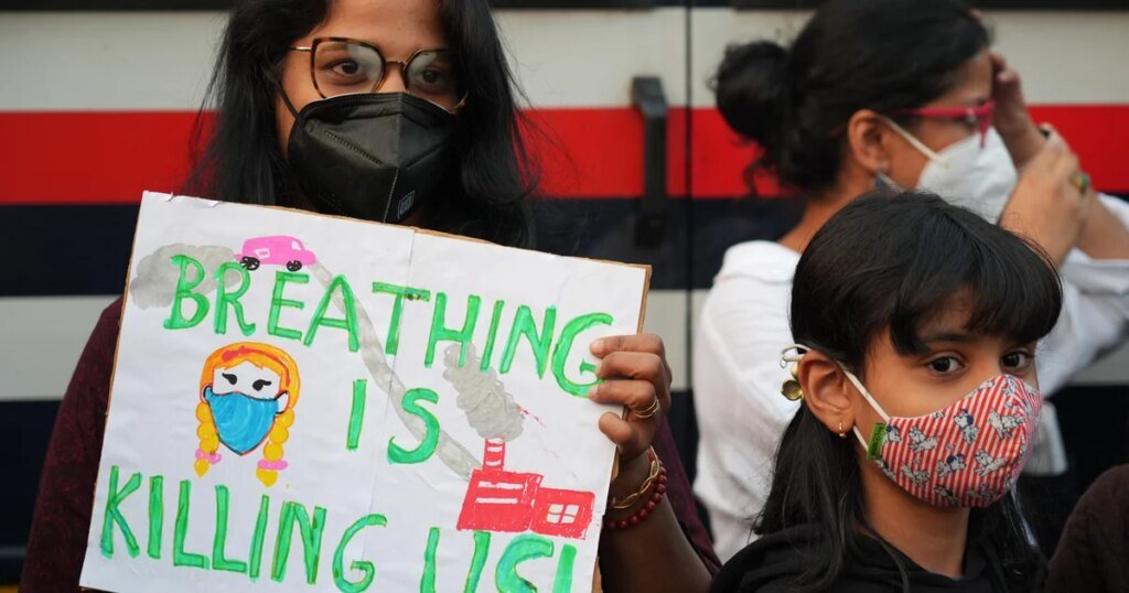 La contaminación del aire en la capital india, Delhi, cierra escuelas, genera protestas y una advertencia para que los enfermos escapen La contaminación del aire en la capital india, Delhi, cierra escuelas, genera protestas y una advertencia para que los enfermos escapen