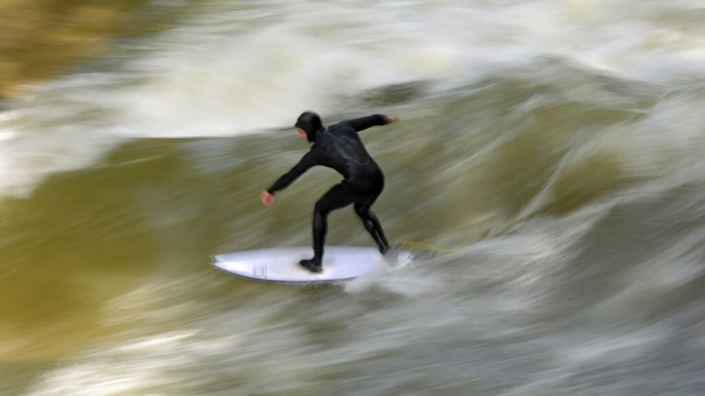La ola Eisbach de Munich ha aplanado, frustrando a los surfistas: NPR