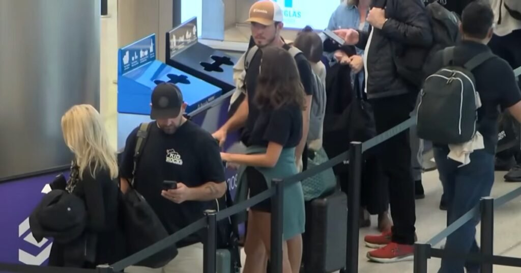 Viajeros continúan sufriendo retrasos en vuelos de EE.UU. - Remolacha