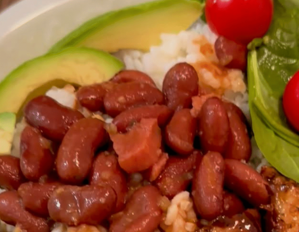 Comida de las 12: Carne de cerdo, arroz y habichuela