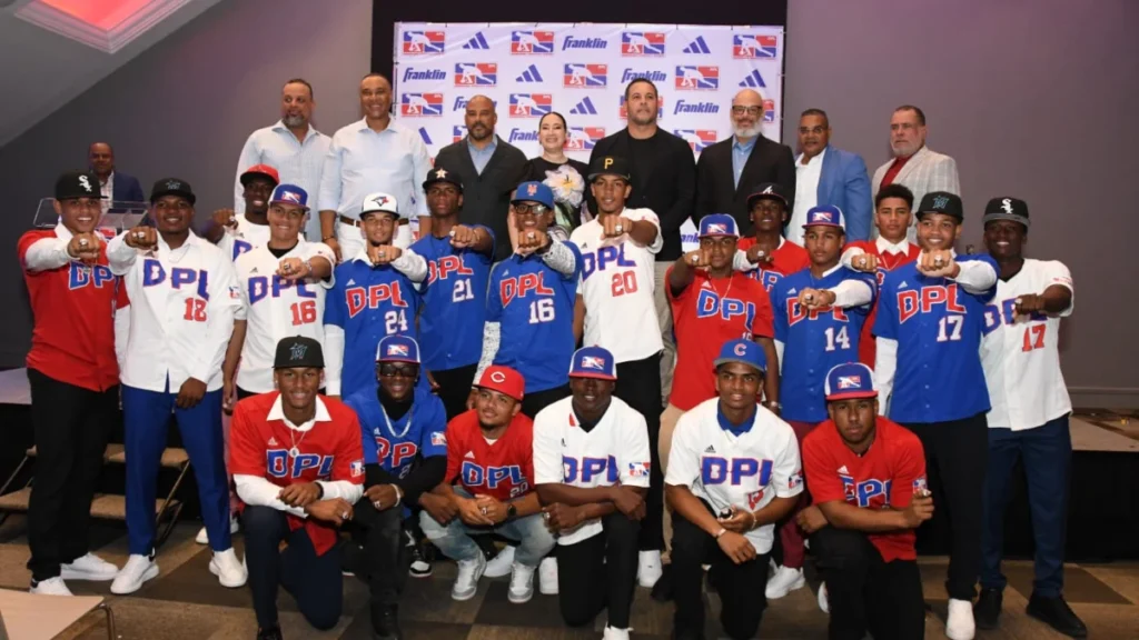 Imagen relacionada con: La DPL presenta 24 novatos firmadosCon bonos que ascienden los 22 millones