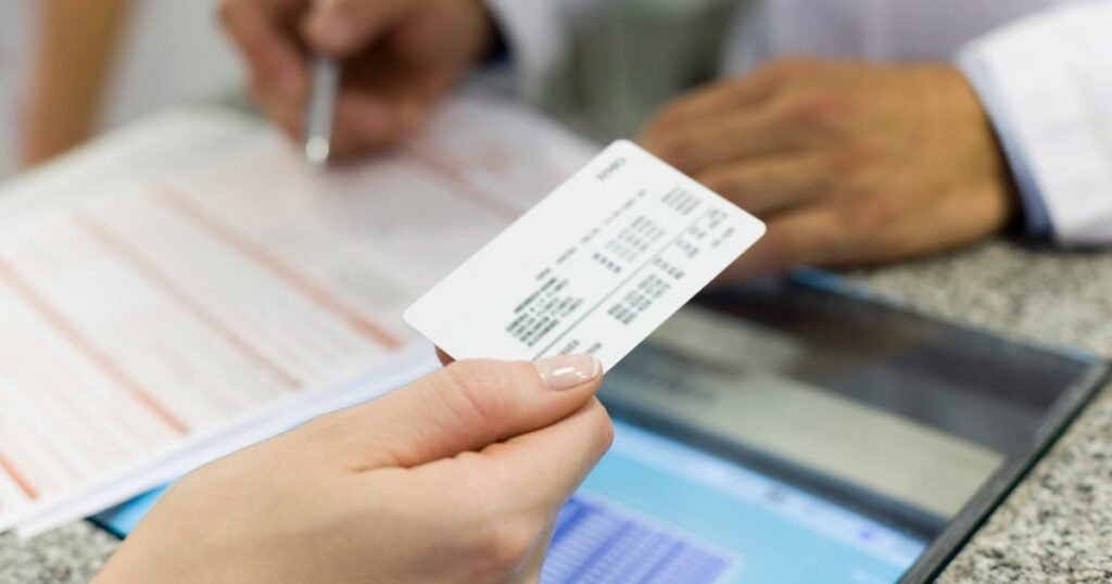 La inscripción en la ACA se hunde drásticamente a medida que los costos de cobertura se disparan en 2026