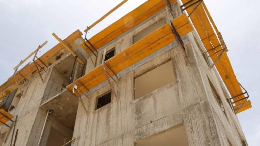 Permisos frenan construcción Alertan sobre procesos lentos en permisos construcción
