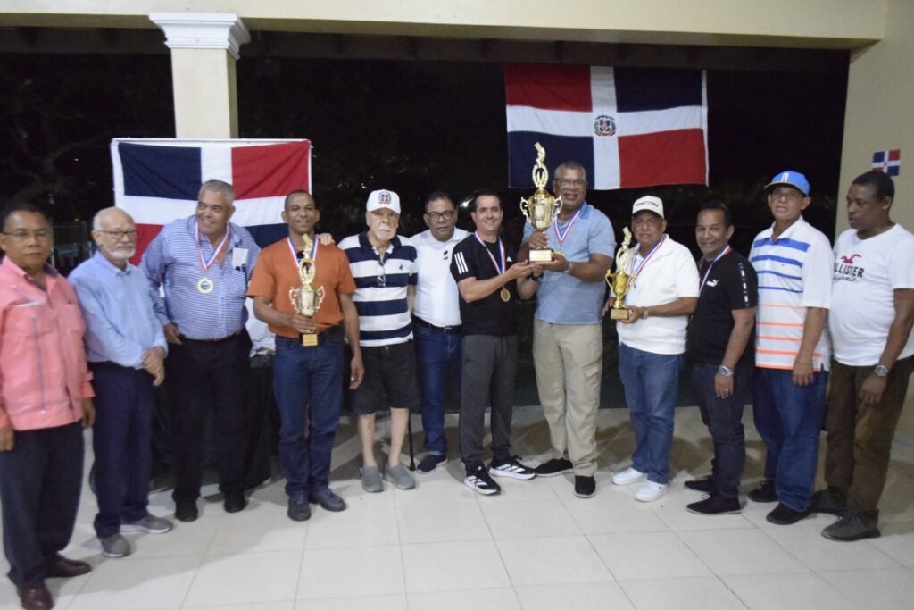 Celebran con éxito VI Copa Independencia de Dominó - Remolacha