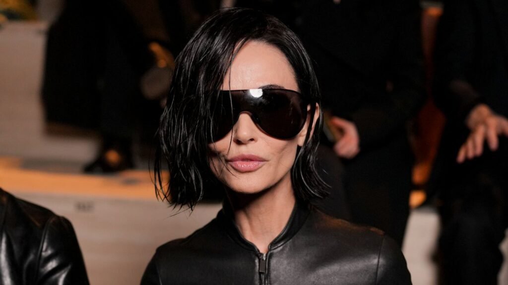 Demi Moore, de pelo corto (y su perro), aturden a Gucci