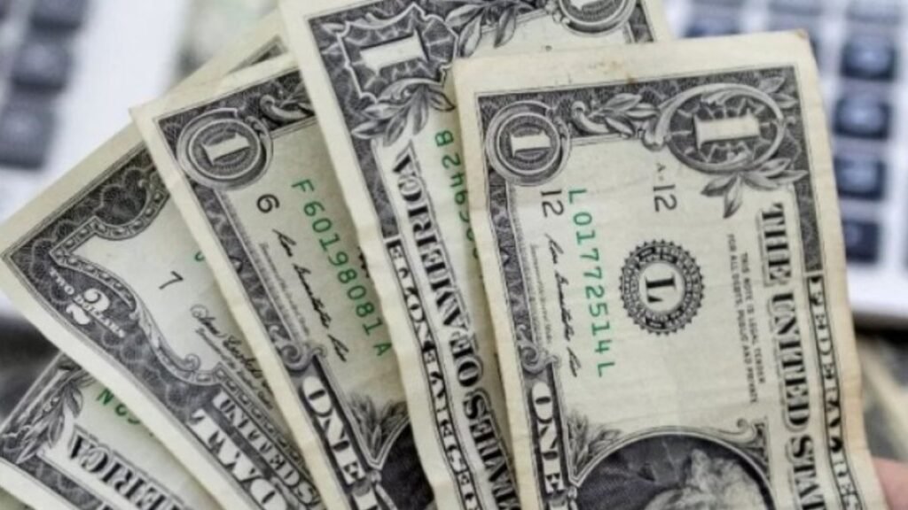 Dólar se debilitó a nivel global, pero la economía dominicana respondió con estabilidad cambiaria.