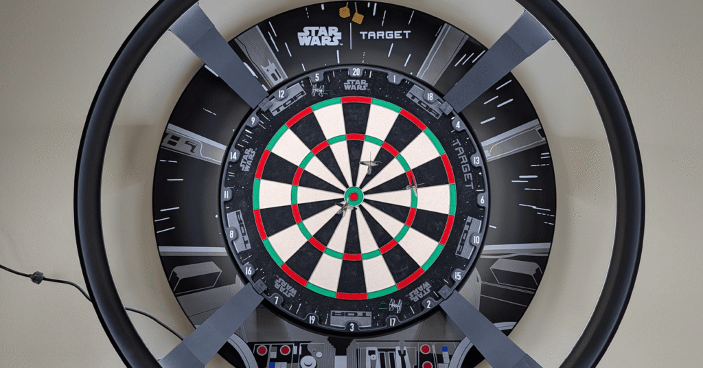 El sistema de puntuación automática Target Darts Omni da en el blanco