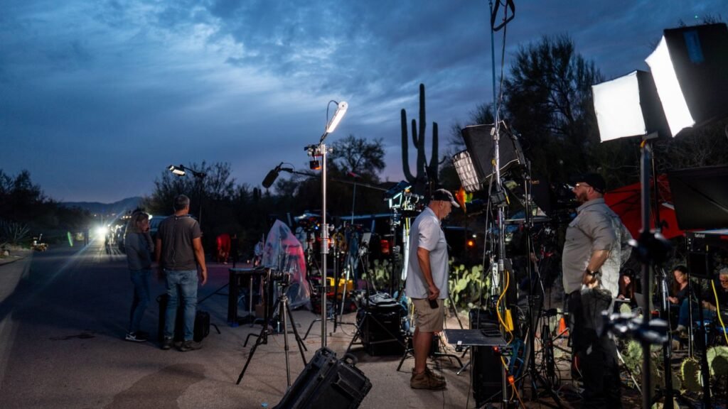En la casa de Nancy Guthrie, una escena surrealista de caos y camaradería