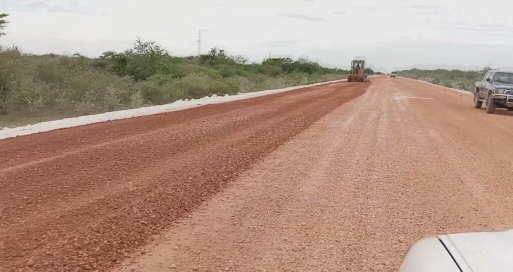 Escasez de caliche amenaza construcción de la Autopista Enriquillo–Pedernales