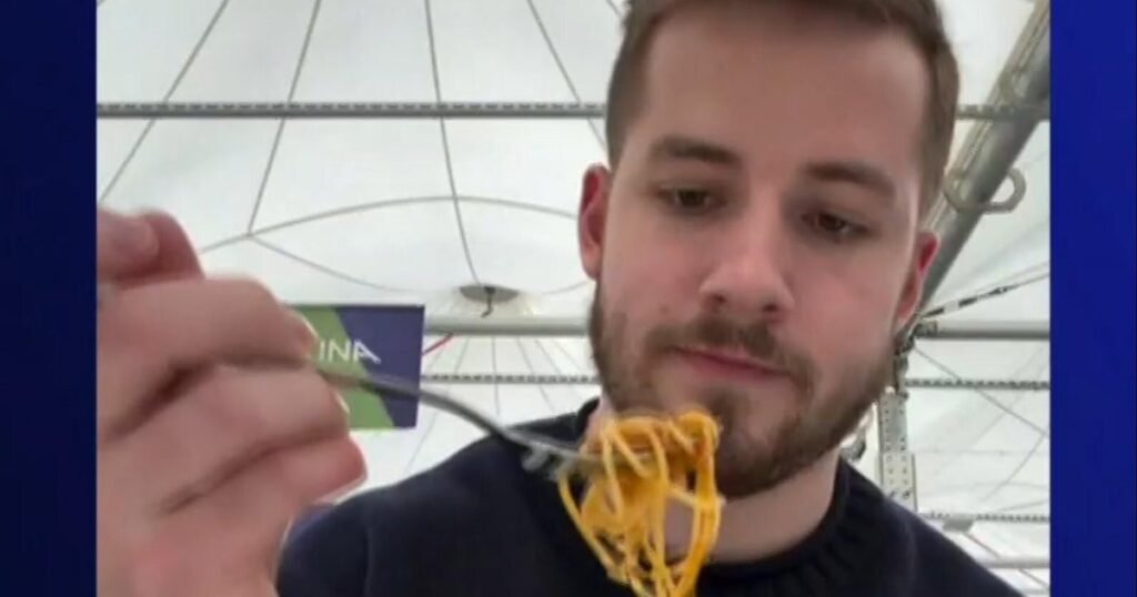 Frenesí de pasta en el interior de la villa olímpica de Milán