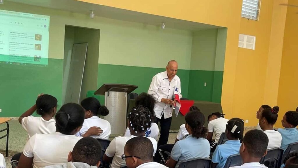 FundoVida realiza conferencia sobre Los Trinitarios y la Independencia