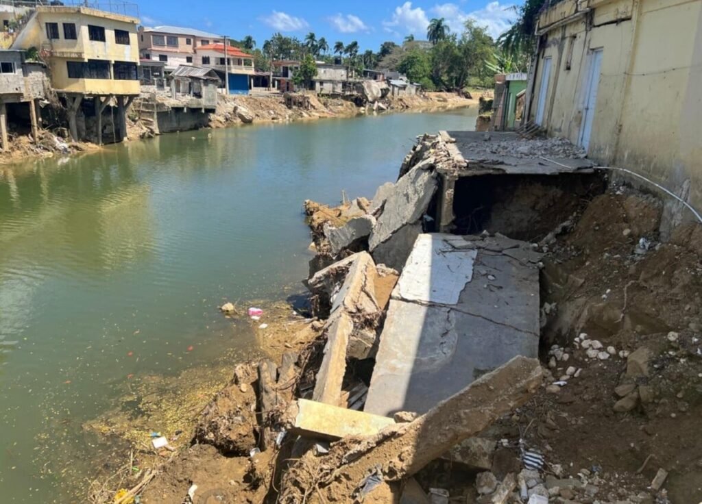 En Gaspar Hernández: Autoridades dragarán el río Jobay desalojarán viviendas a 30 metros de la orilla para evitar desastres