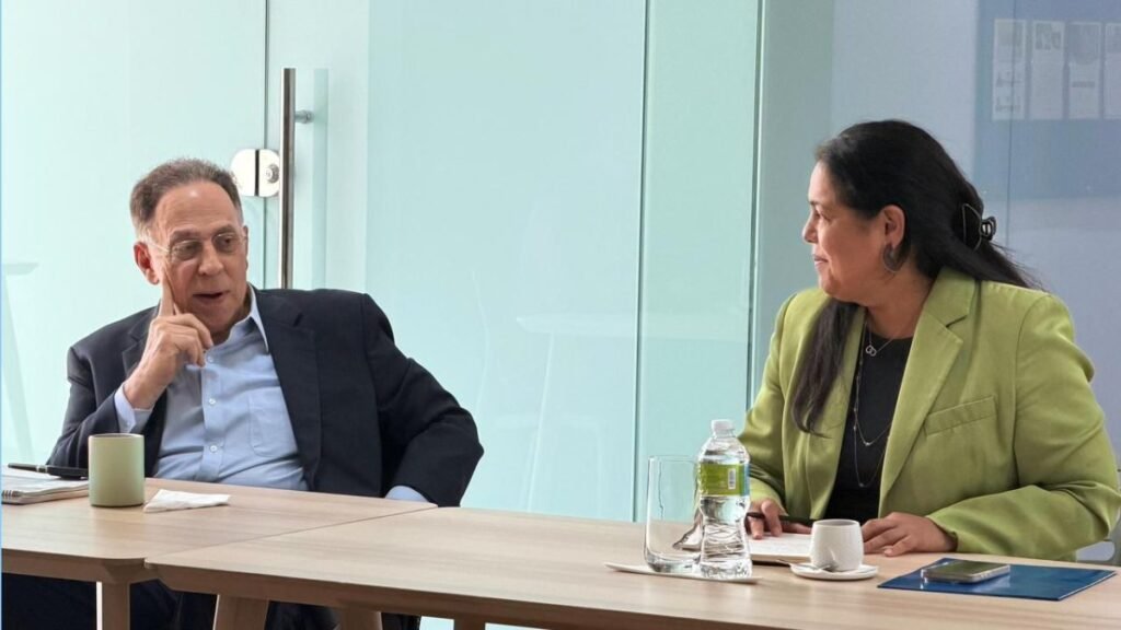 Carolina Rendón, representante del Banco Mundial en el país, y el presidente del Consejo Unificado de las EDEs, Celso Marranzin