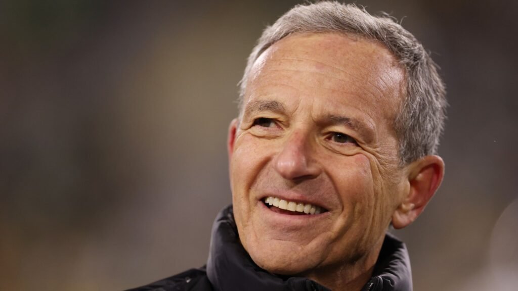 El director ejecutivo de Disney, Bob Iger, entrega las riendas a Josh D’Amaro el último día El director ejecutivo de Disney, Bob Iger, entrega las riendas a Josh D'Amaro el último día