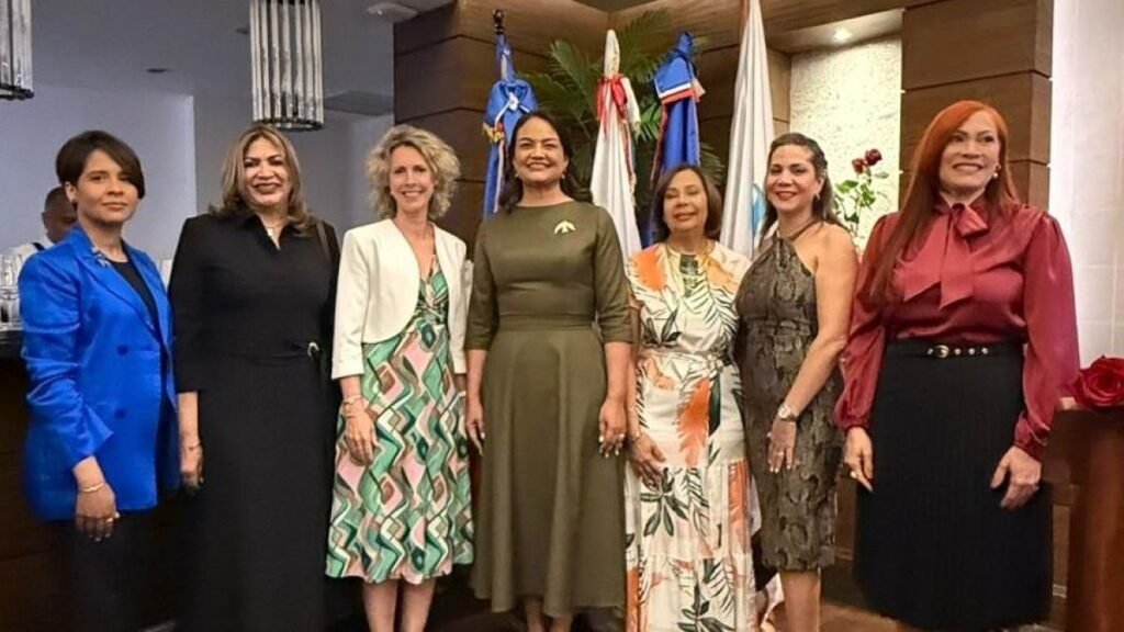 FEM y CCIFD sellan alianza para potenciar mujeres en negocios y formación