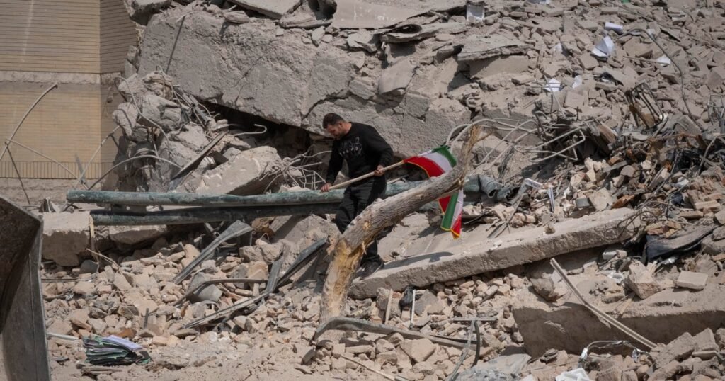 Hegseth dice que Estados Unidos "recién está comenzando" en la guerra con Irán a medida que el conflicto se intensifica y se extiende