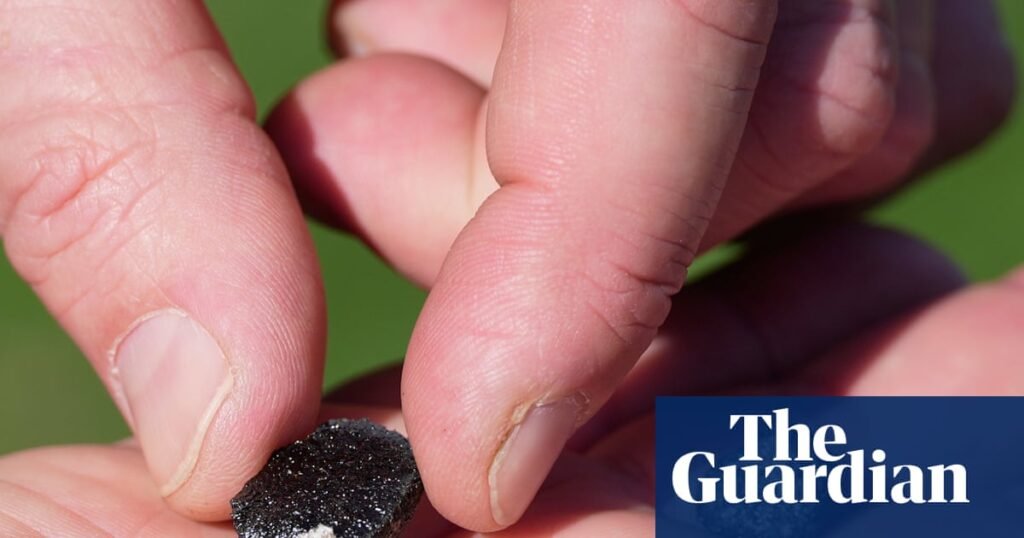 Presunto meteorito se estrella contra una casa en Houston, dicen las autoridades | houston Presunto meteorito se estrella contra una casa en Houston, dicen las autoridades | houston