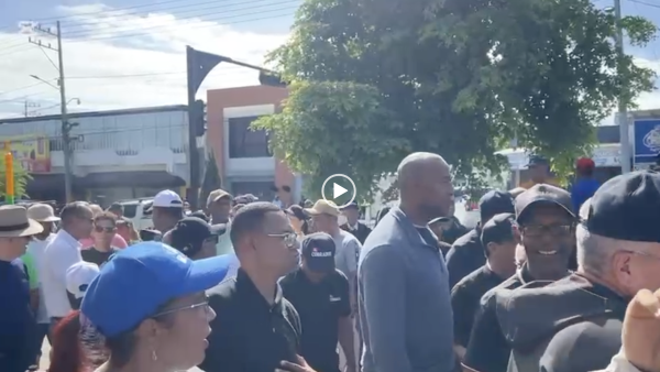 Protestante por deterioro del lago de la presa de Hatillo – Remolacha Protestante por deterioro del lago de la presa de Hatillo - Remolacha