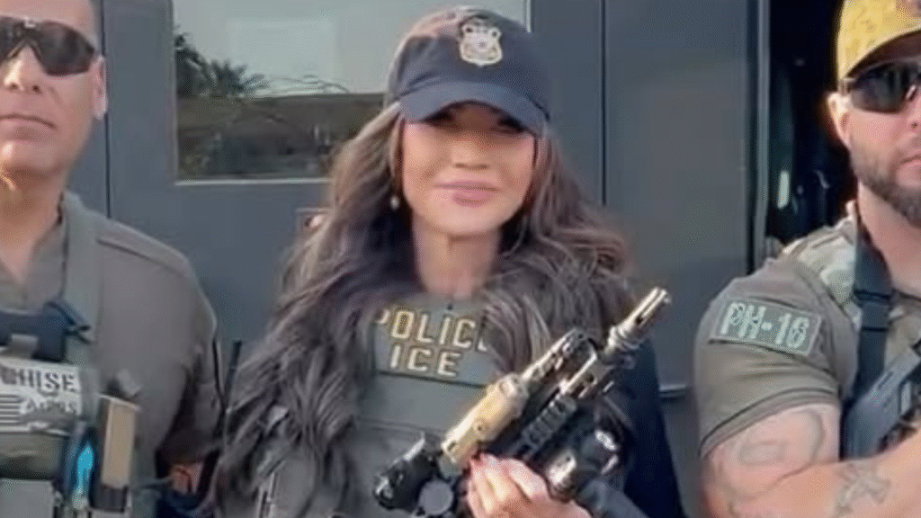 Trump que anunció reemplazará a la tipa de ICE - Remolacha