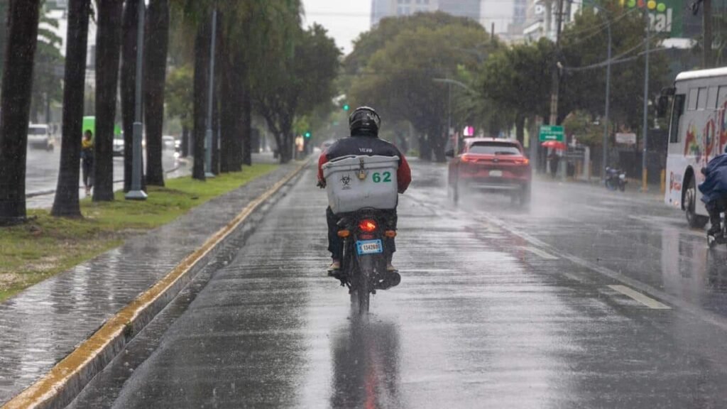 Clima en RD: vagada seguirá provocando lluvias en varias provincias Clima en RD: vagada seguirá provocando lluvias en varias provincias
