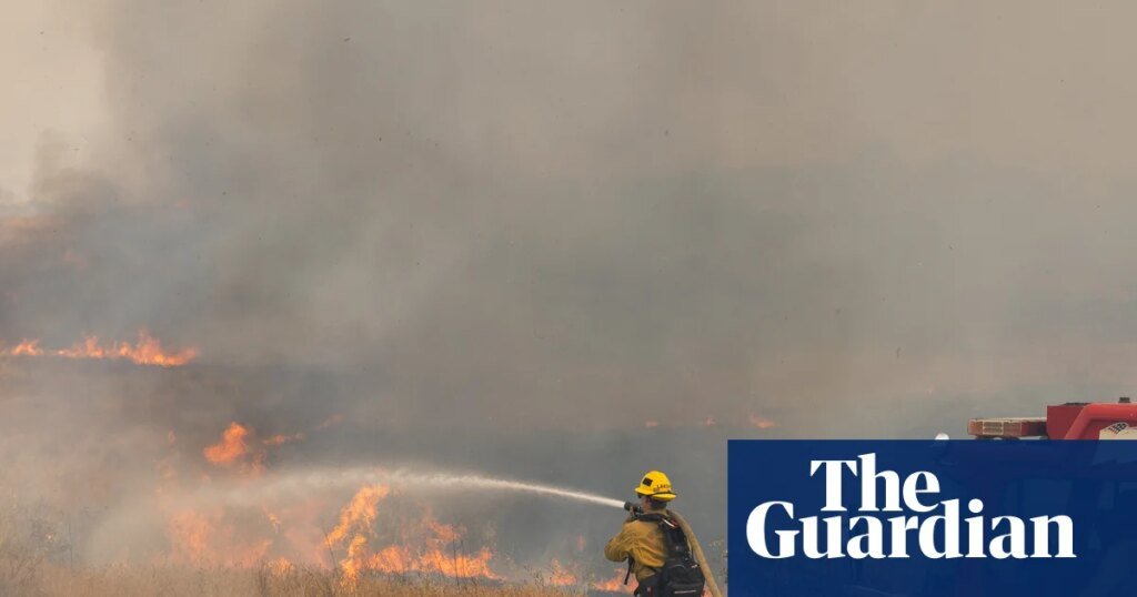 Equipos de protección de California contienen partes del incendio forestal que quemó 4,100 acres | California