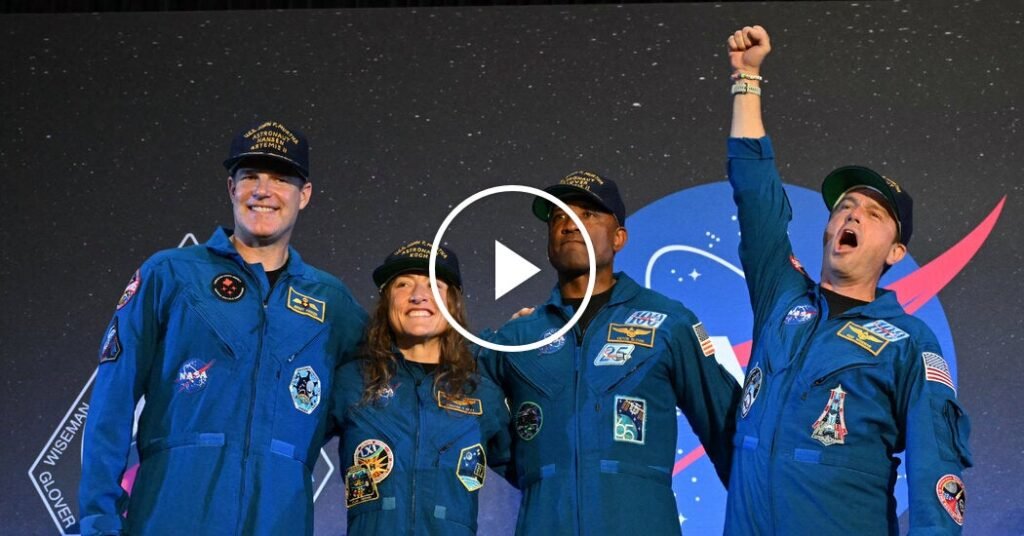 La tripulación Artemis II de la NASA regresa a Houston después de la misión lunar La tripulación Artemis II de la NASA regresa a Houston después de la misión lunar