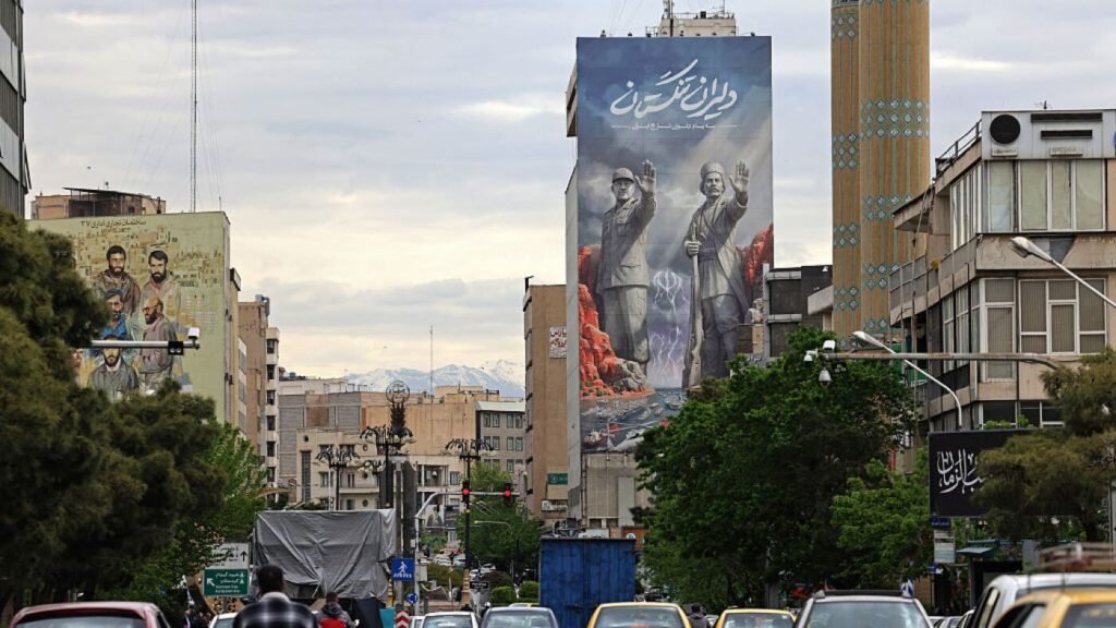 Las conversaciones de paz en duda mientras Estados Unidos se apodera de un barco iraní: NPR