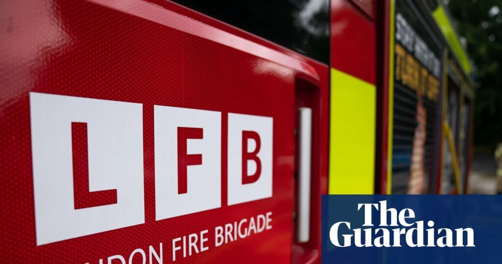 Las llamadas a los bomberos relacionadas con suicidios se triplican en Inglaterra en una década | salud mental