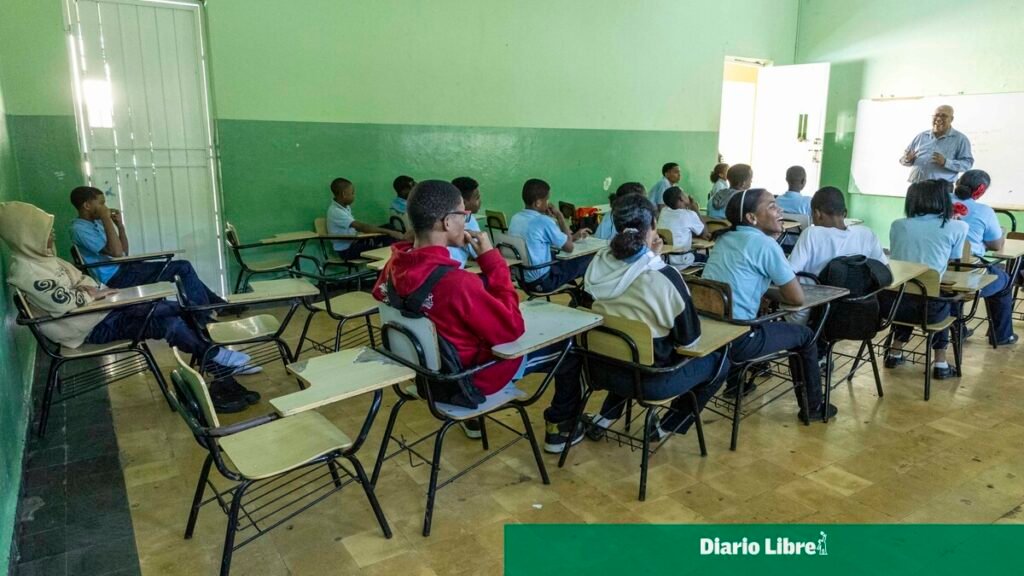 Minerd suspende la docencia en tres provincias por alerta roja