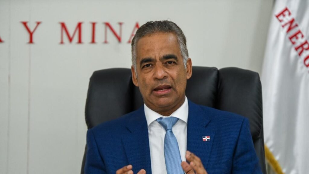 El ministro de Energía y Minas, Joel Santos