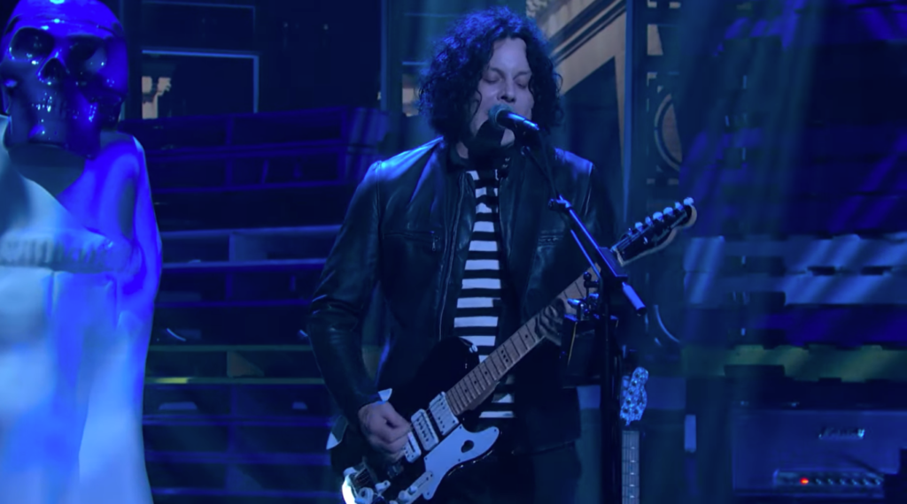 Mira a Jack White interpretar 'Derecho Demonico', 'GOD And The Broken Ribs'