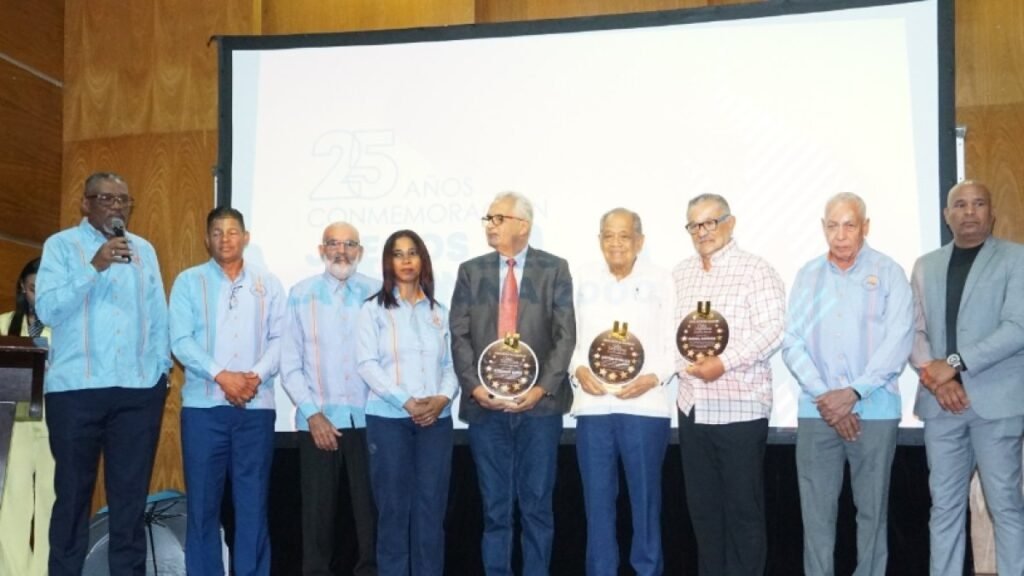 Parte de los galardonados en La Romana