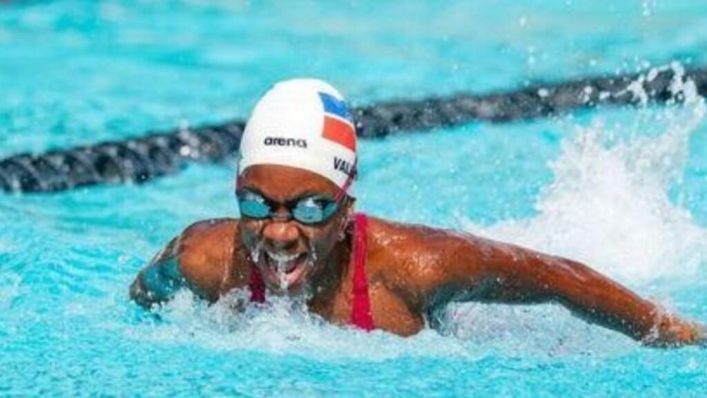 Valentina Esteban lograr record en 1, 500 en natación Valentina Esteban Rijo, la sensación en 11-12 años.