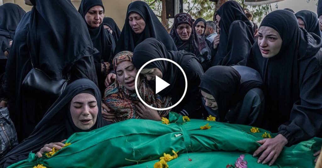 Cientos de personas lamentan la muerte de ocho miembros de una familia libanesa en un ataque israelí