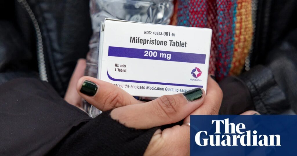Corte Suprema permite que la píldora abortiva mifepristona siga estando disponible por correo | corte suprema de estados unidos