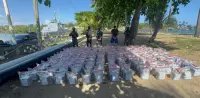Detienen narcolancha con 978 paquetes de cocaína Detienen narcolancha con 978 paquetes de cocaína