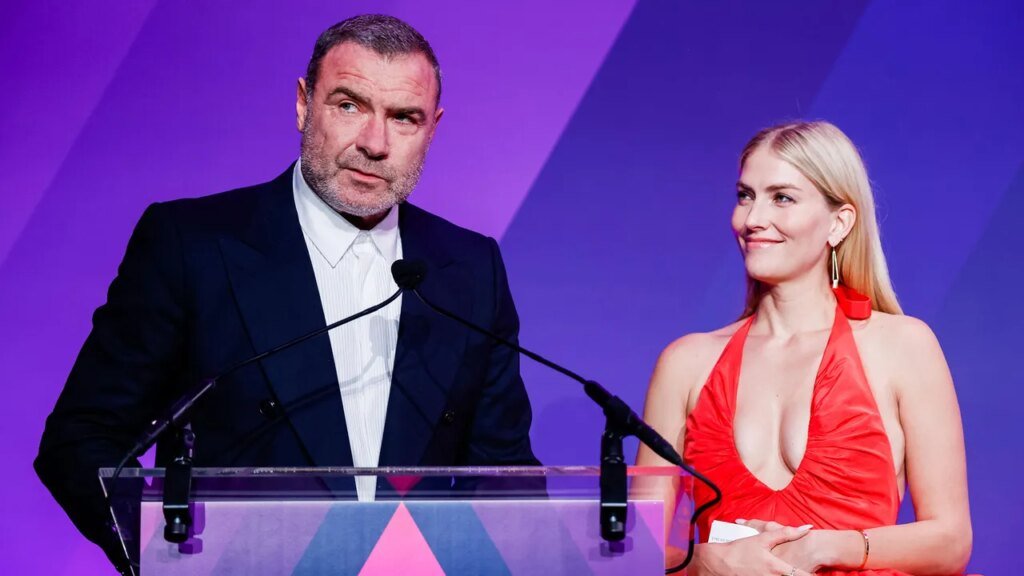 En la gala anual del Centro Ali Forney, Tommy Dorfman, Liev Schreiber y Virtual Zohran Mamdani recaudaron más de $3 millones para jóvenes LGBTQ+