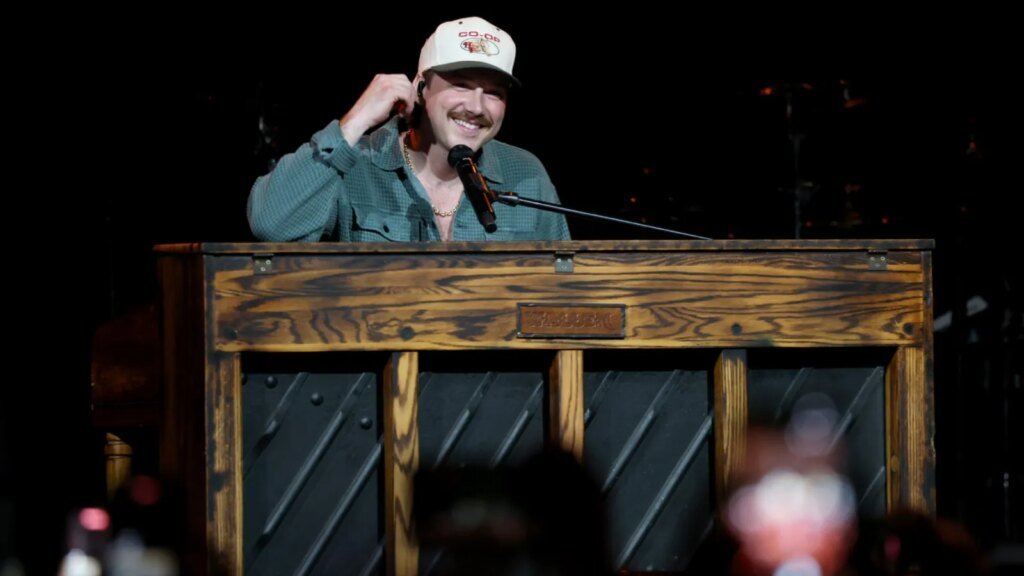Morgan Wallen voltea su piano después del error de 'Sand in My Boots'