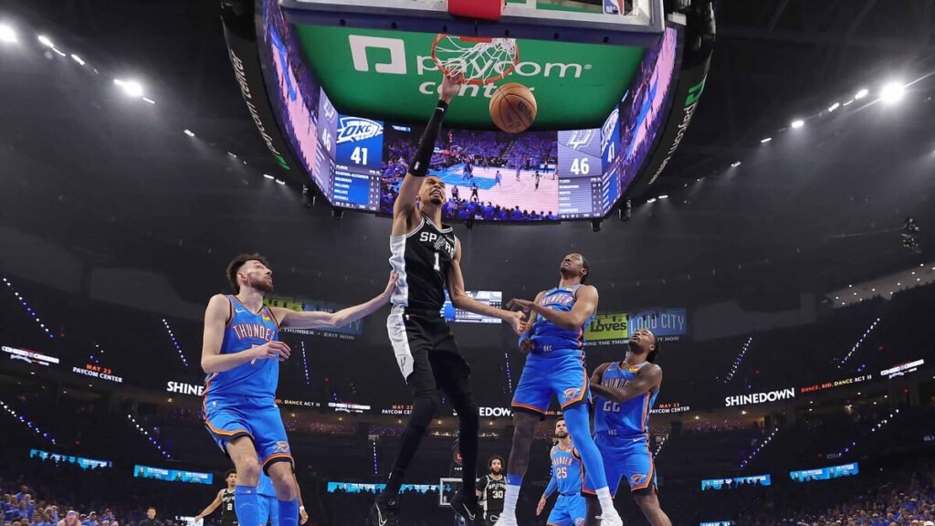 NBA: Spurs tumban al invicto Thunder en doble prórroga