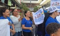 Padres de niños con autismo protestan en apoyo al doctor Fadul Padres de niños con autismo protestan en apoyo al doctor Fadul